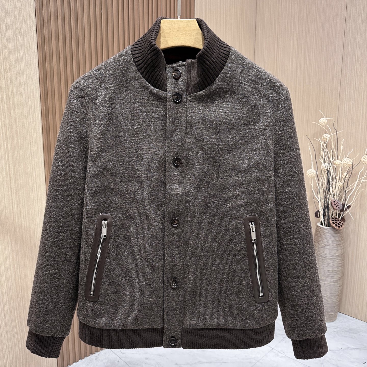 🆕🆕🆕 #新款上新 【Brioni  布里奥尼  男士棒球领羊毛夹克，将绅士格调与休闲版型巧妙融合，兼顾风度与实穿属性】