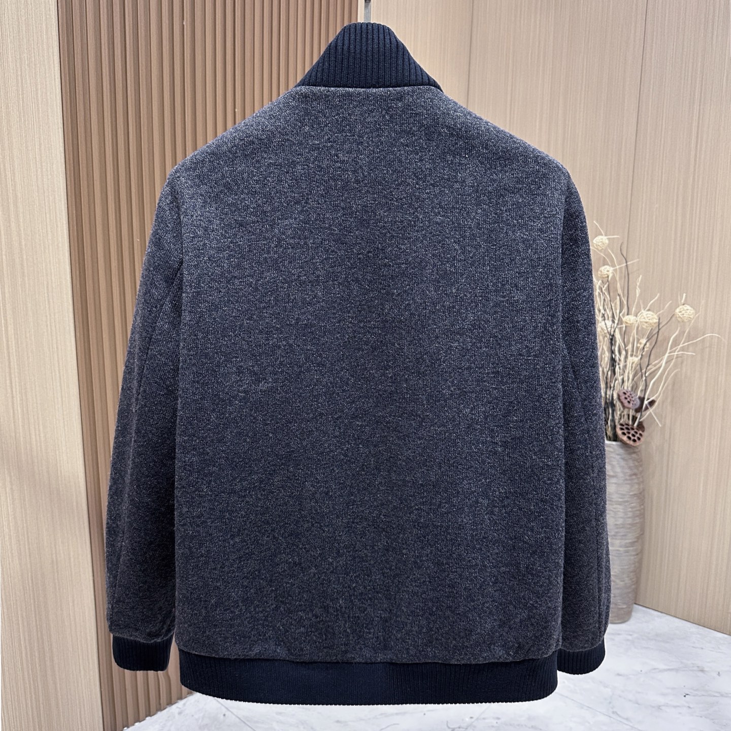 🆕🆕🆕 #新款上新 【Brioni 布里奥尼 男士棒球领羊毛夹克,将绅士格调与休闲版型巧妙融合,兼顾风度与实穿属性】 🆕🆕🆕 #新款上新 【Brioni 布里奥尼 男士棒球领羊毛夹克,将绅士格调与休闲版型巧妙融合,兼顾风度与实穿属性】
