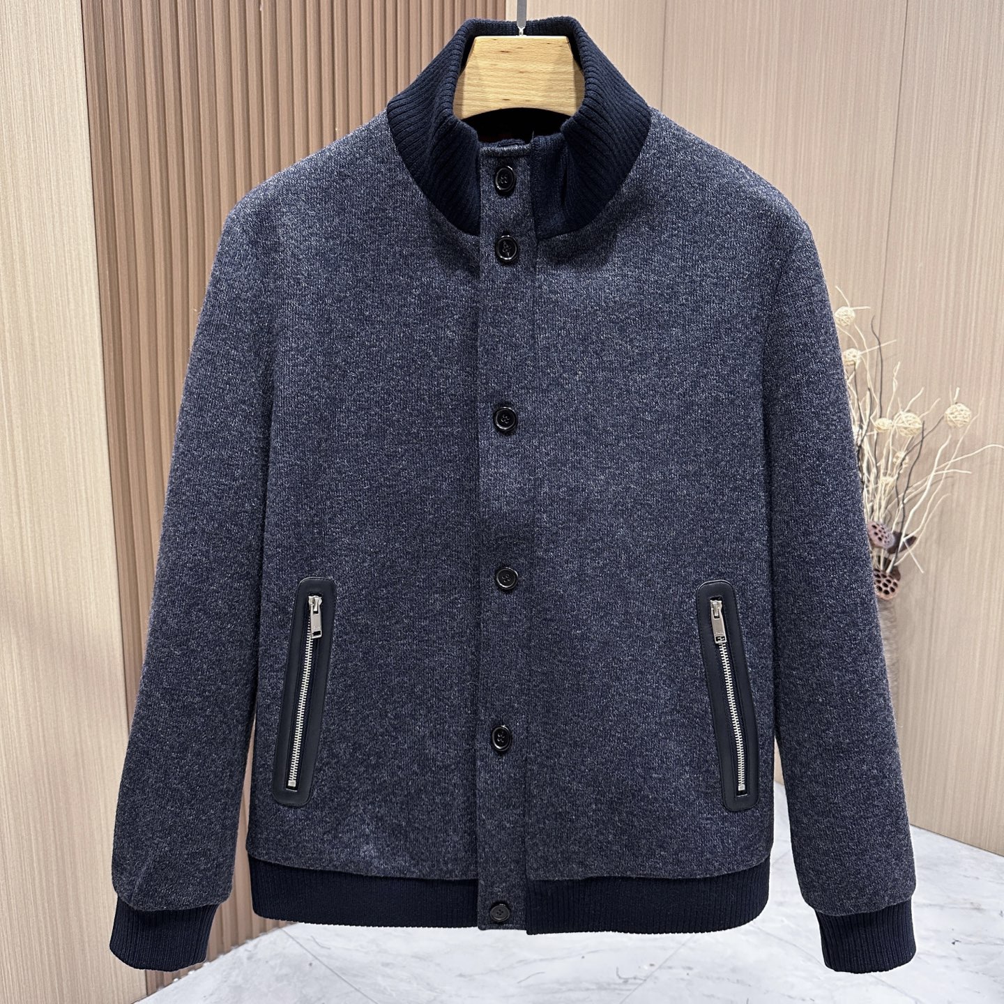 🆕🆕🆕 #新款上新 【Brioni  布里奥尼  男士棒球领羊毛夹克，将绅士格调与休闲版型巧妙融合，兼顾风度与实穿属性】