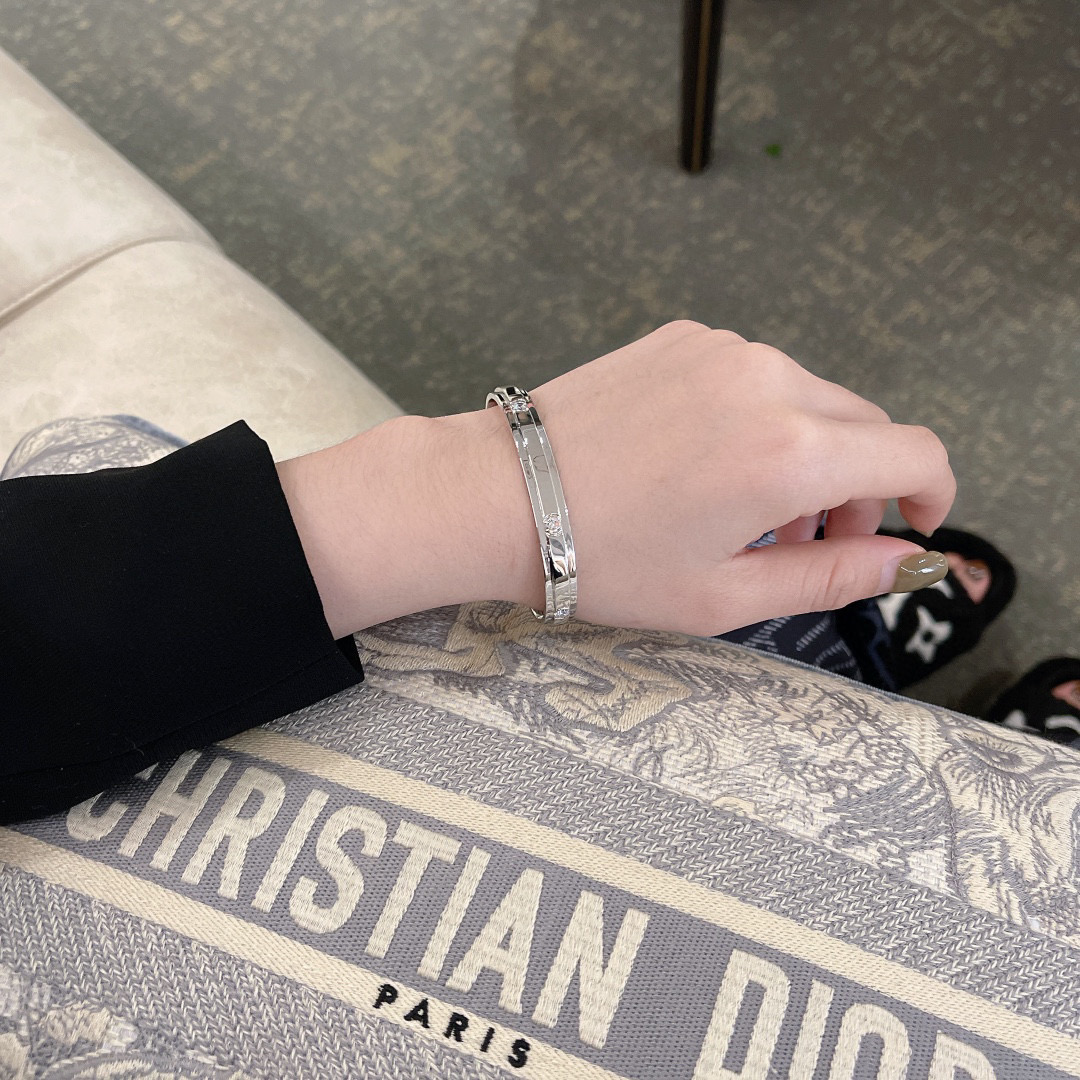 NO:647691,429 pieces Double Twelve limited-time event, all hot-selling items [Celebration][Celebration] Event items are non-refundable and non-exchangeable, fast or slow, you have to bear the freight. No packaging box, no after-sales, Cardia high-end jewelry19860909429件 双十二限时活动 全是热卖款 [庆祝][庆祝]活动款不退不换,手快有手慢无,运费自理 无包装盒无售后,,卡迪亚高端饰品,Jewelry