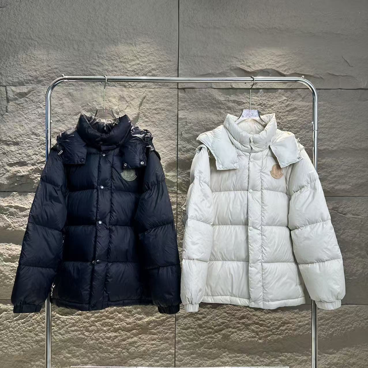 P470
高版本 真羽绒 支持任何检测!
𝗠𝗼𝗻𝗰𝗲𝗿蒙口 Vezere25SS最新款雾面短玛雅/ 可拆卸袖子 两用马甲短款羽绒服
该款短款派克羽绒采用 longue Saion面料制成,服装满载功能性细节,确保温暖呵护。设有可拆卸风帽、拉链口袋、可调节袖口以及按扣拉链翻盖门襟。衣袖点缀商标。为整体造型增添一抹独特气息的同时防护性能显著提升。
国标95%纯白鸭绒,市面独家使用顶级羽绒,绝不吹虚鹅绒等一系列的错误理解
面料: 100% 锦纶; 里料: 100% 锦纶 ,市面最顶级没有之一,一切遵照原版定制。
原代加工厂出品电镀五金,全部原厂定制,非市场各类复刻版
某玛尼同代工厂出品,在品质方面一直是不去含糊,大厂出货大家都懂工人的工艺、QA与Qc品检 不是市面小厂可比的。
蒙口羽绒服,不吹嘘,目前能比我们做的更好的几乎没有!
用心做一件原版产品,让每一位客户有底气去给他的客户介绍说:这个是国内最顶级复刻版本。
好的产品不需要过多软文去衬托,
只有垃圾产品才会吹嘘:原单ZP 用洒洒洋洋几千字来打动消费者!
颜
能在深秋时刻带给你最好的温暖纯正的英伦血统!带来非凡体验!羽绒马甲能在气温骤变的秋冬带给你满满的温暖!
能遇到这样美好的款就抓紧收了吧,独家现货,独家资源馈赠,超级推荐!好物无需多言,错过便是遗憾,期待各位粉丝的完美演绎!!
颜色:黑色 灰米白色
尺码表:L-4XL
L XL XXL 3XL 4XL
衣长: 71 73 75 77 78
胸围: 120 124 128 132 134
袖长: 69.3 69.6 69.9 70.2 72