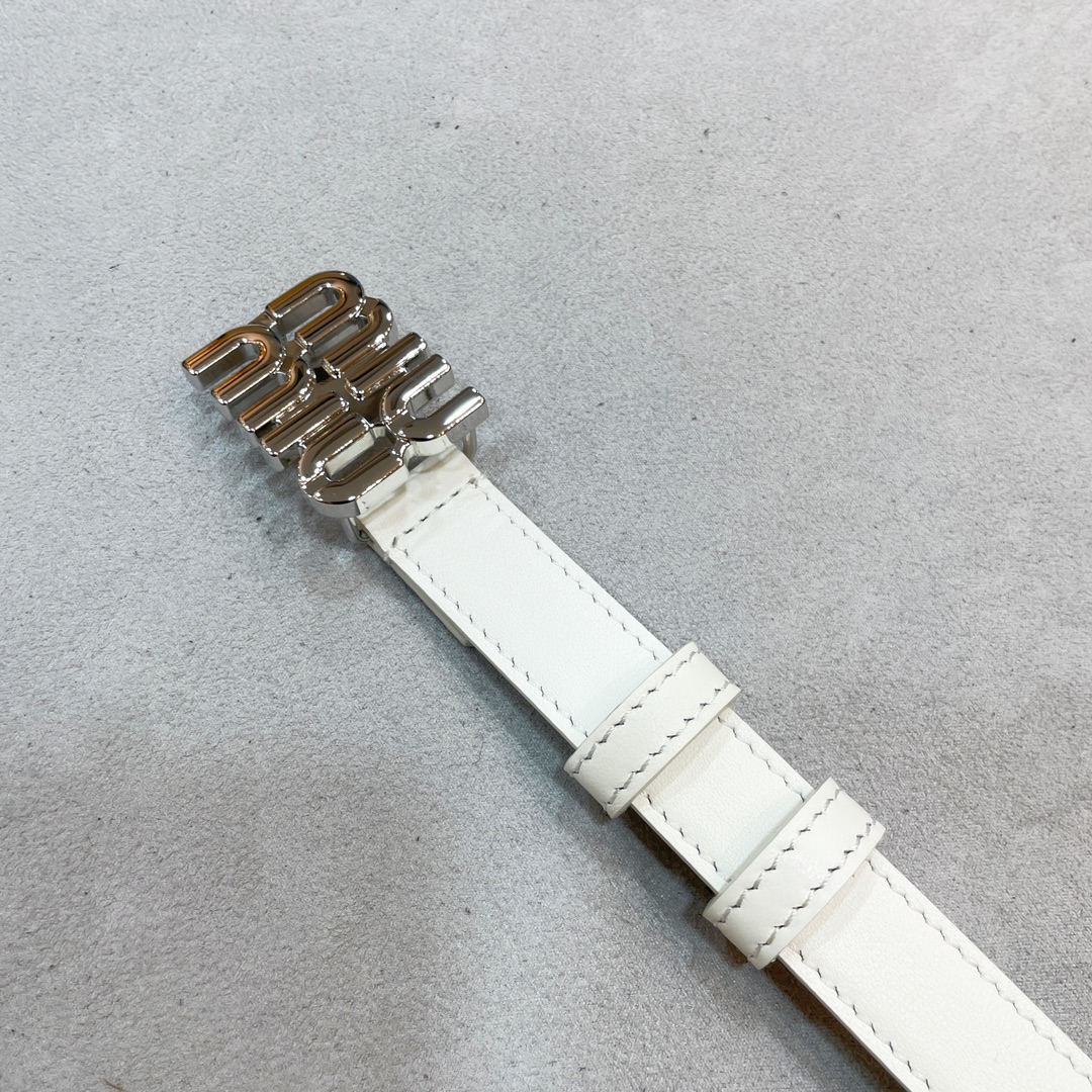 Stylish Leather Belt with MiUMiU Logo in Various Lengths and Prices - 图片 3