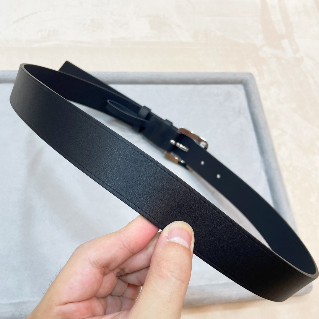 Elegant Leather Belt with Metal Logo Buckle in Various Sizes. - 图片 6