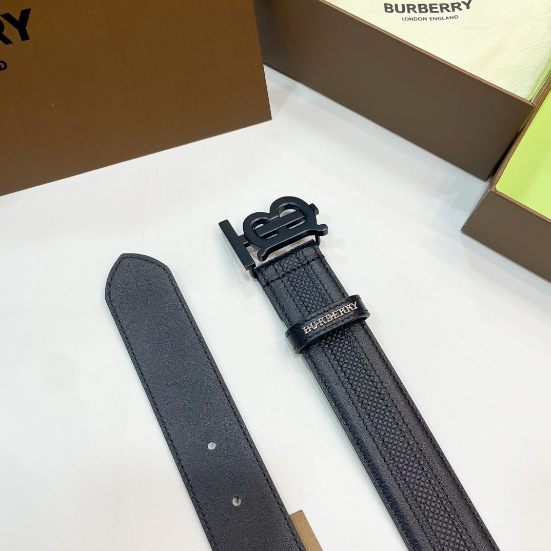  📰Ｂｕｒｂｅｒｒｙ·巴博莉TB标 相比较菲拉和双G，这款皮带不容易撞车哦😊简单低调、👀牛皮材质触感柔软