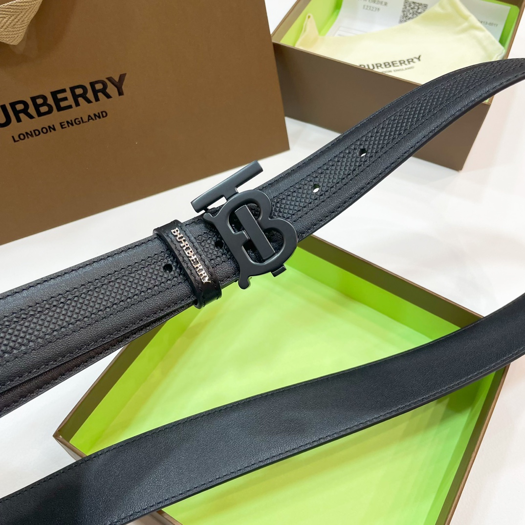  📰Ｂｕｒｂｅｒｒｙ·巴博莉TB标 相比较菲拉和双G，这款皮带不容易撞车哦😊简单低调、👀牛皮材质触感柔软