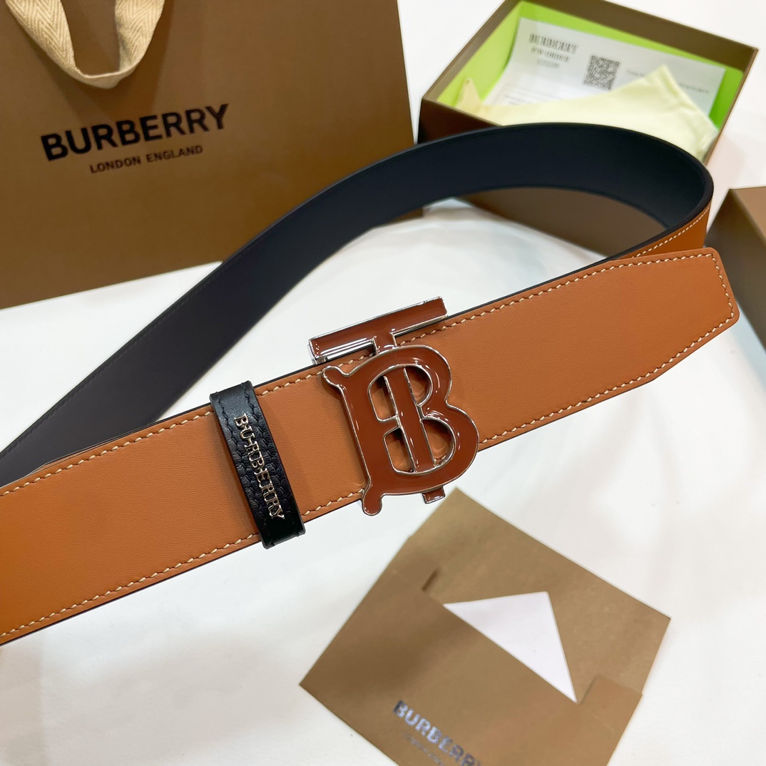 🐭原单burberry 新款TB标 相比较菲拉格慕和双G，这款皮带不容易撞车哦😊简单低调👀看细节、重点是