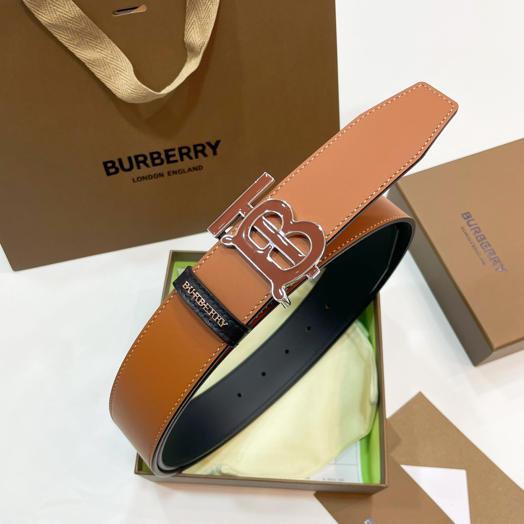 🐭原单burberry 新款TB标 相比较菲拉格慕和双G，这款皮带不容易撞车哦😊简单低调👀看细节、重点是