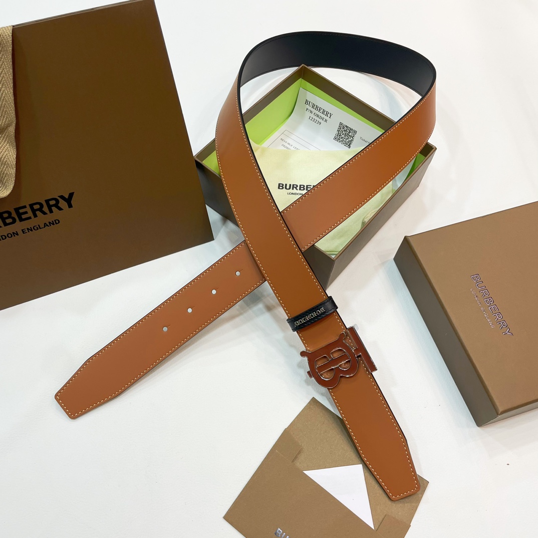 🐭原单burberry 新款TB标 相比较菲拉格慕和双G，这款皮带不容易撞车哦😊简单低调👀看细节、重点是
