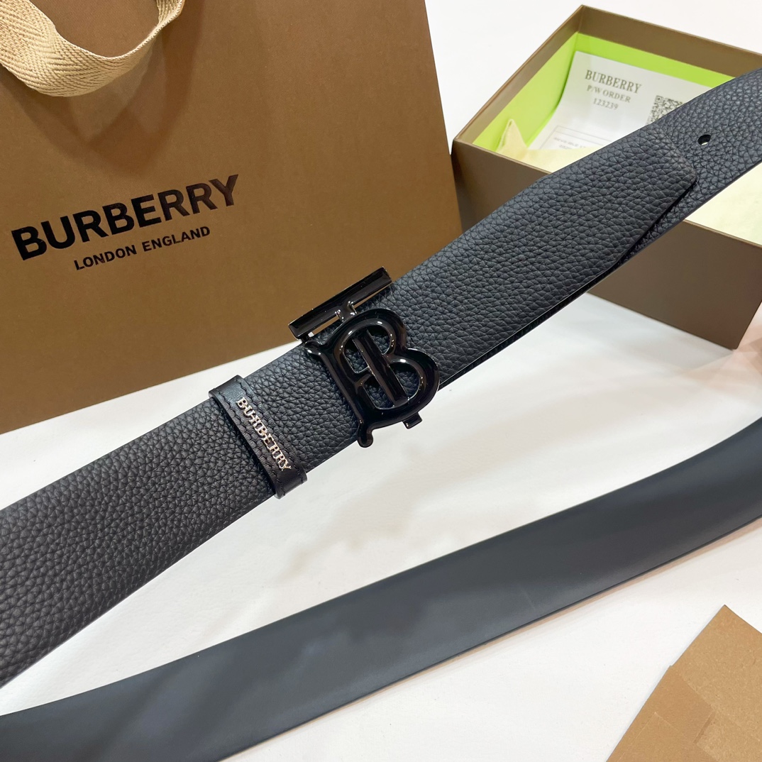 🐭原单burberry 新款TB标 相比较菲拉格慕和双G，这款皮带不容易撞车哦😊简单低调👀看细节、重点是