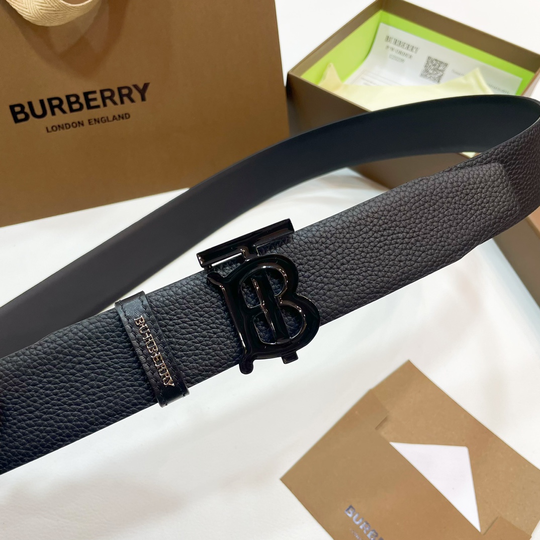 🐭原单burberry 新款TB标 相比较菲拉格慕和双G，这款皮带不容易撞车哦😊简单低调👀看细节、重点是