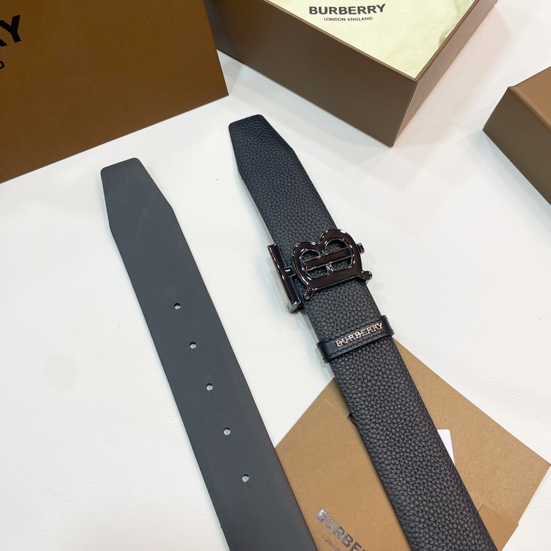 🐭原单burberry 新款TB标 相比较菲拉格慕和双G，这款皮带不容易撞车哦😊简单低调👀看细节、重点是