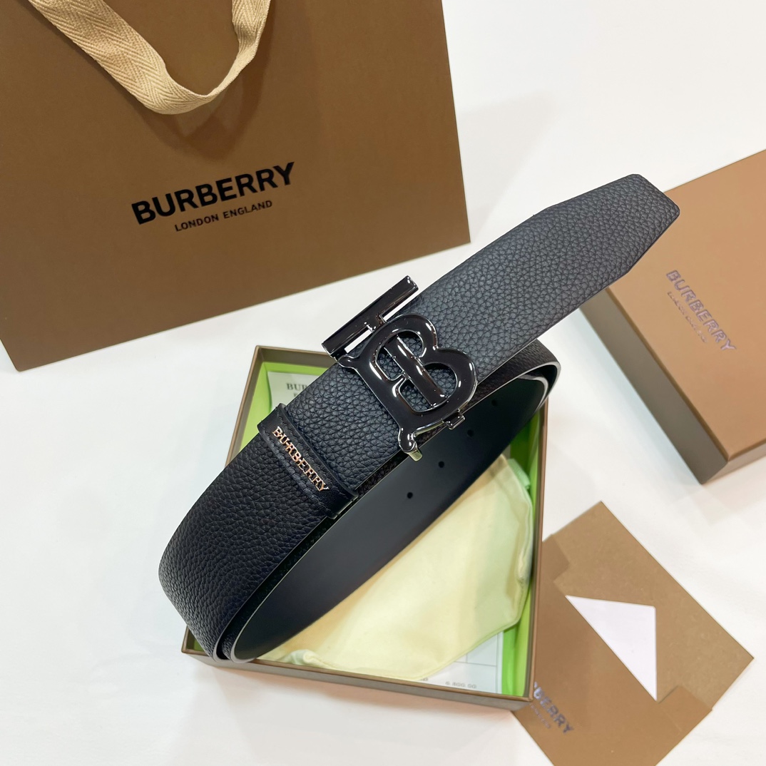 🐭原单burberry 新款TB标 相比较菲拉格慕和双G，这款皮带不容易撞车哦😊简单低调👀看细节、重点是