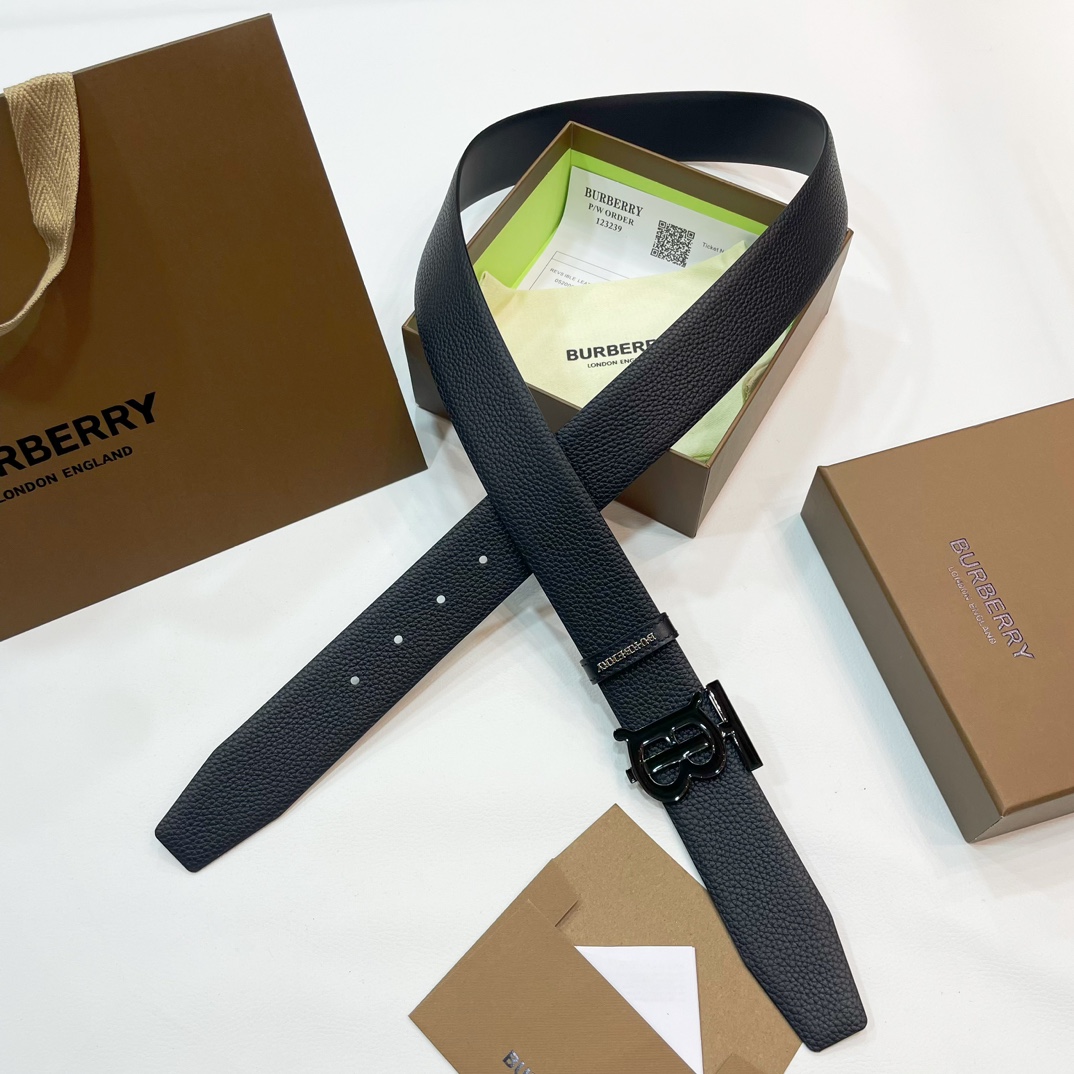 🐭原单burberry 新款TB标 相比较菲拉格慕和双G，这款皮带不容易撞车哦😊简单低调👀看细节、重点是