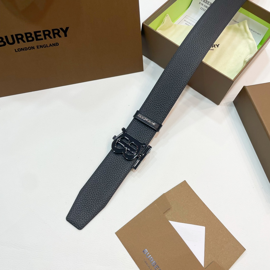 🐭原单burberry 新款TB标 相比较菲拉格慕和双G，这款皮带不容易撞车哦😊简单低调👀看细节、重点是