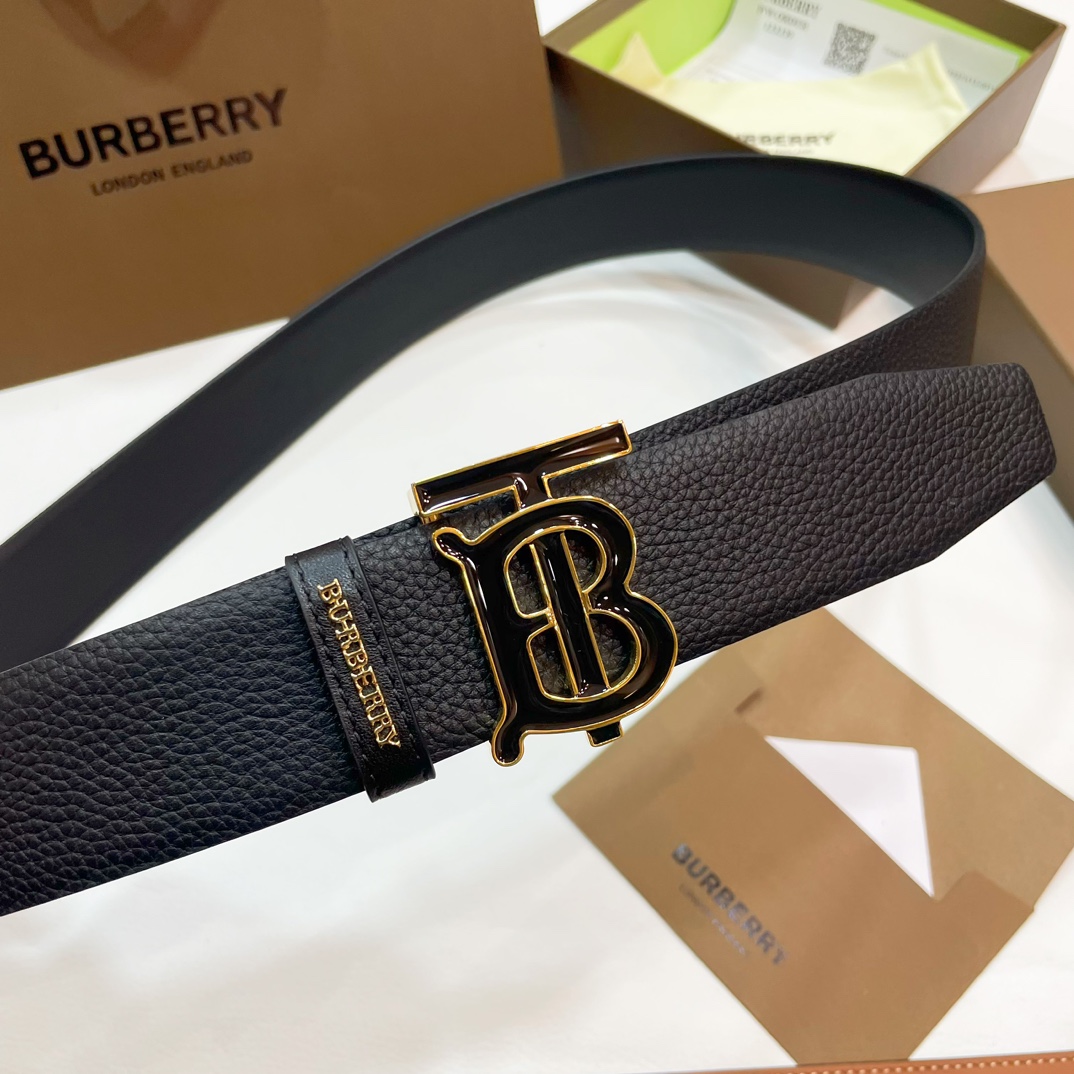 🐭原单burberry 新款TB标 相比较菲拉格慕和双G，这款皮带不容易撞车哦😊简单低调👀看细节、重点是