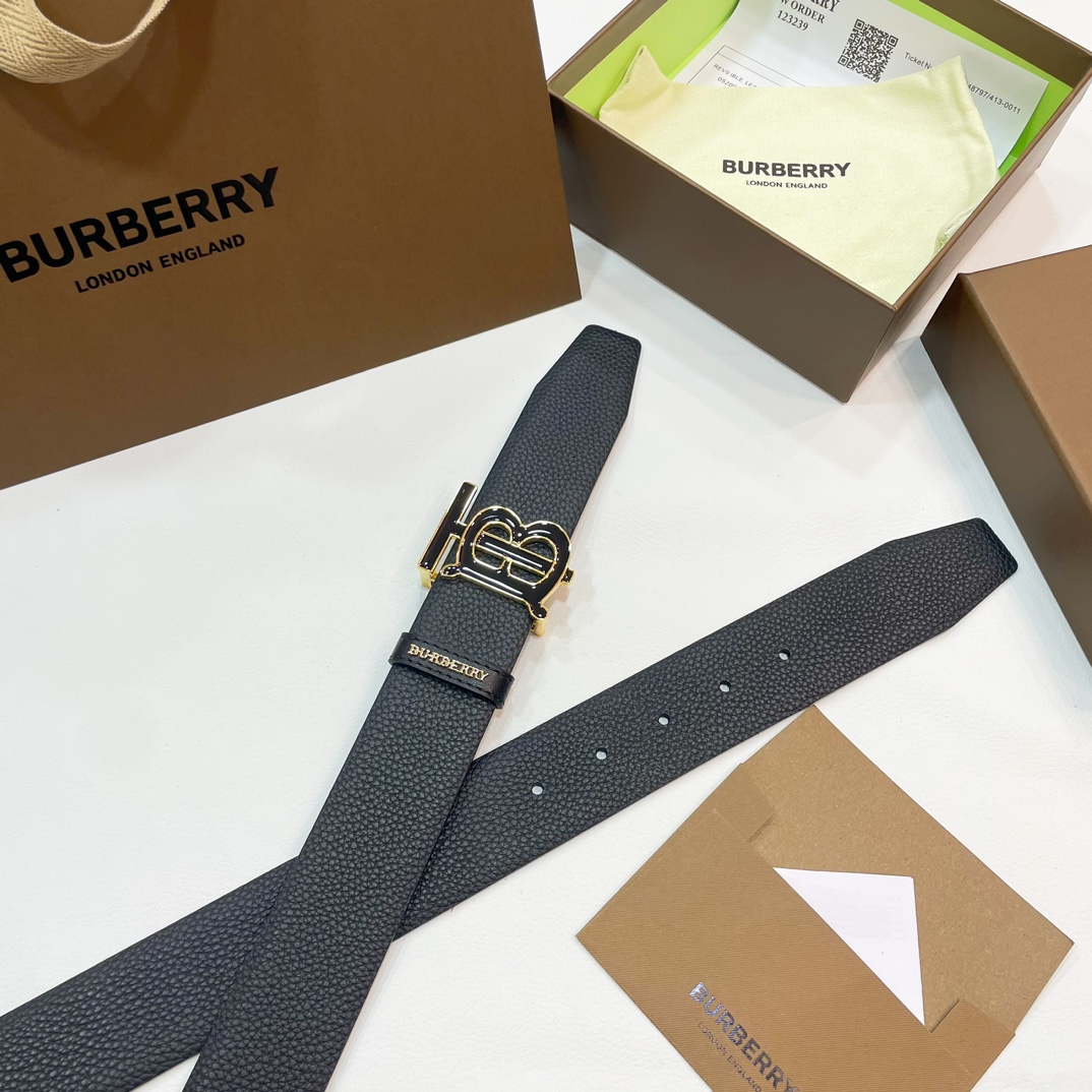 🐭原单burberry 新款TB标 相比较菲拉格慕和双G，这款皮带不容易撞车哦😊简单低调👀看细节、重点是