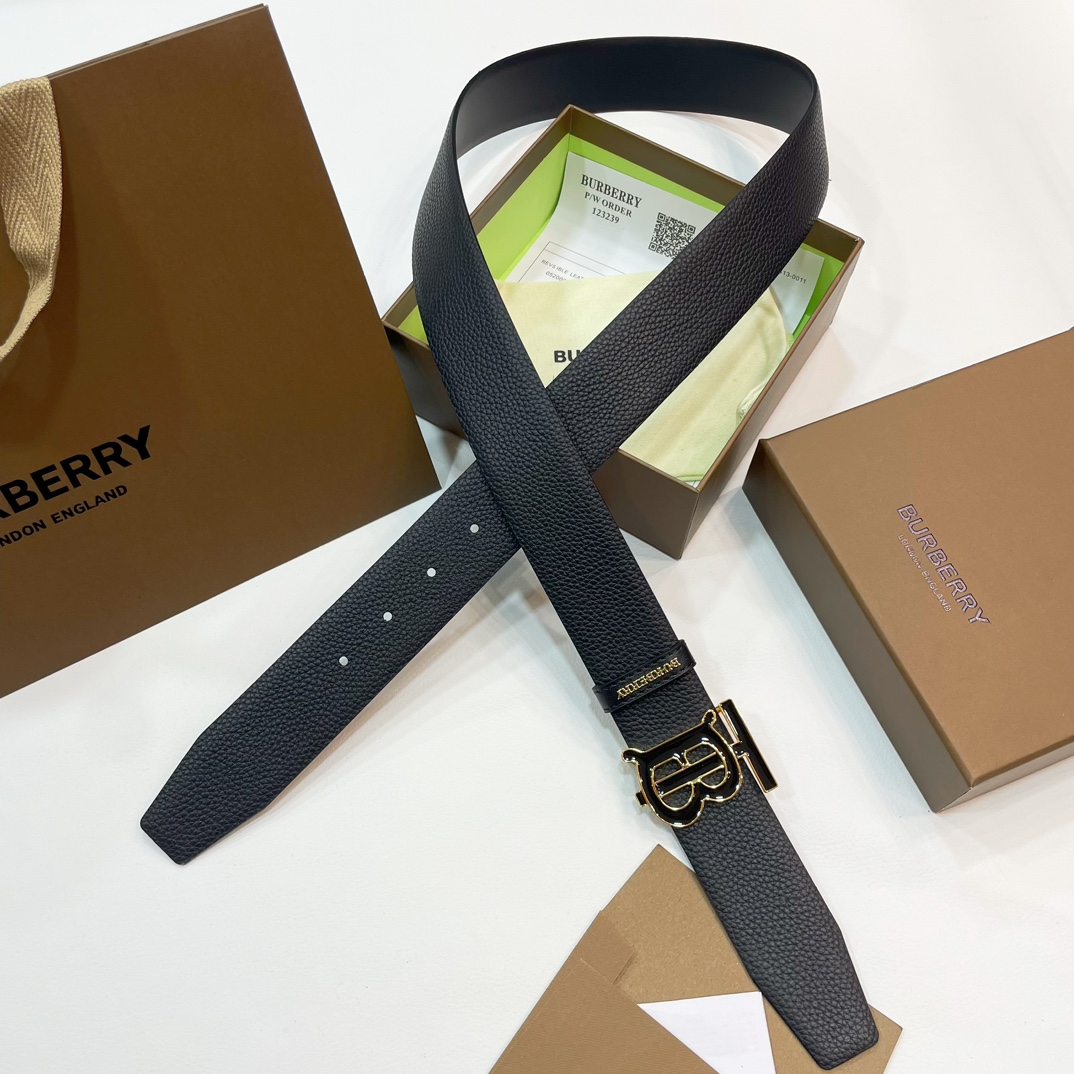🐭原单burberry 新款TB标 相比较菲拉格慕和双G，这款皮带不容易撞车哦😊简单低调👀看细节、重点是