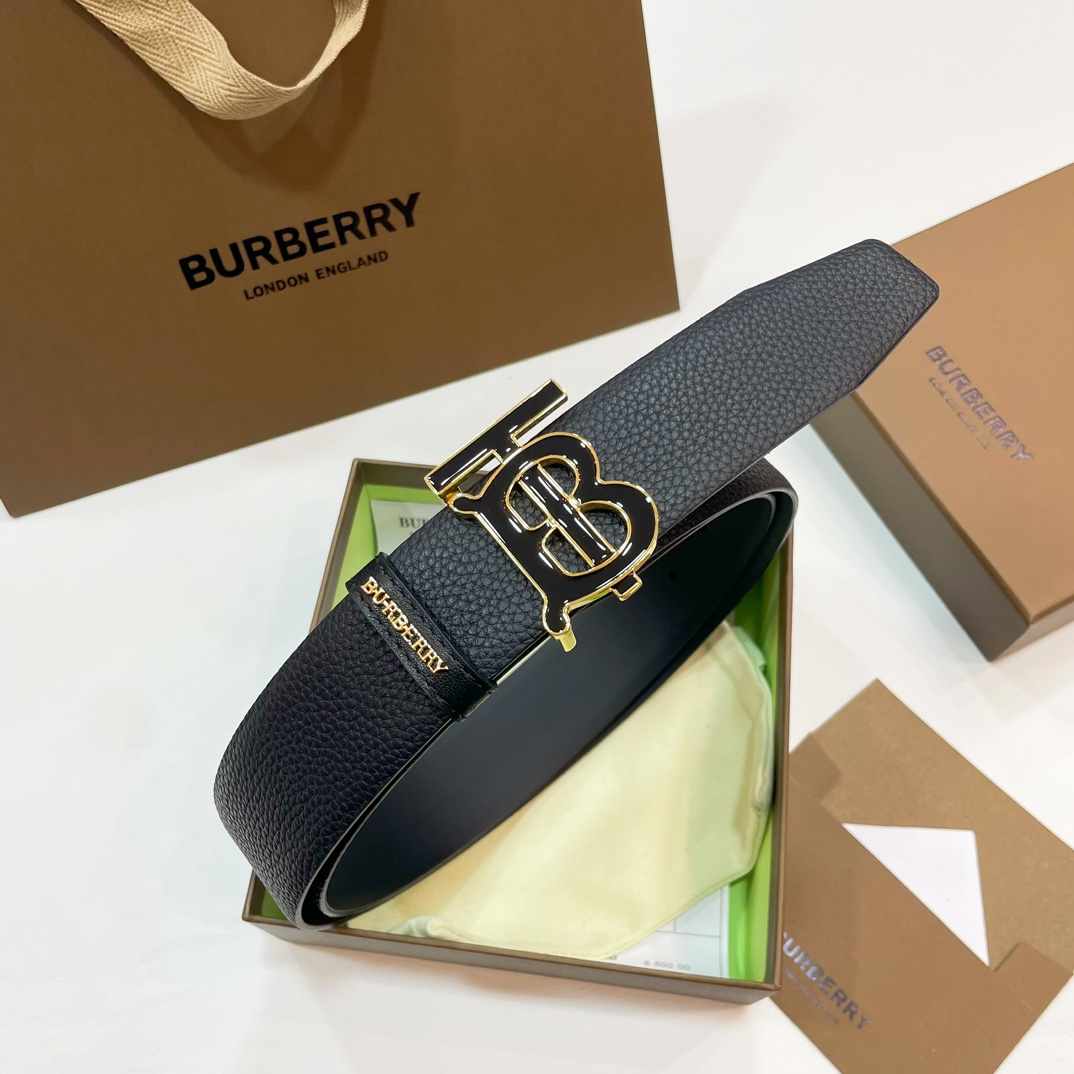 🐭原单burberry 新款TB标 相比较菲拉格慕和双G，这款皮带不容易撞车哦😊简单低调👀看细节、重点是