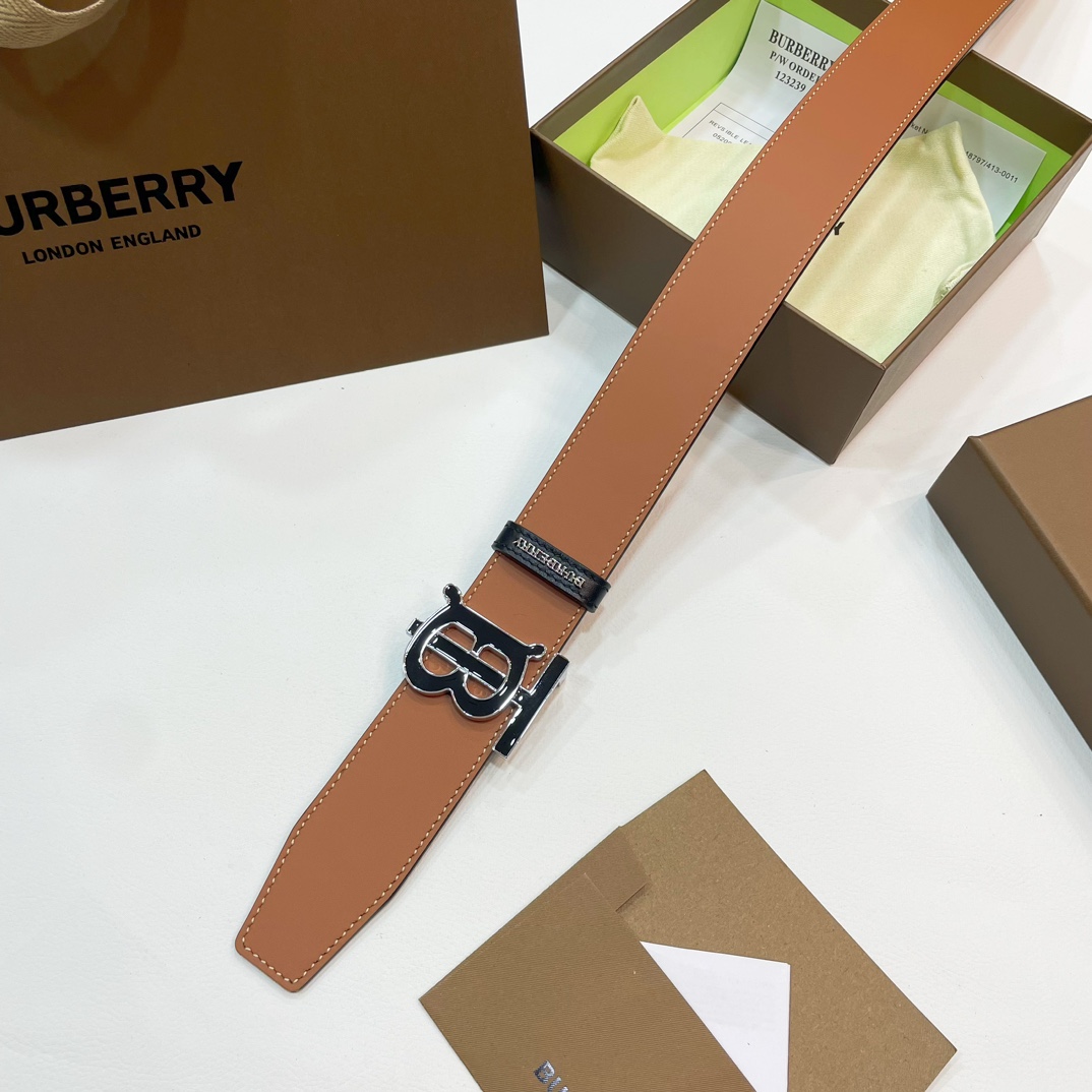 🐭原单burberry 新款TB标 相比较菲拉格慕和双G，这款皮带不容易撞车哦😊简单低调👀看细节、重点是