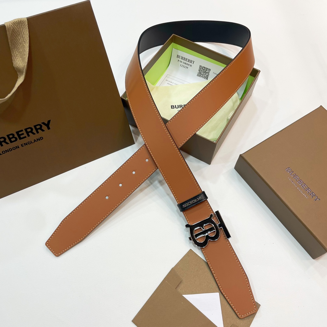 🐭原单burberry 新款TB标 相比较菲拉格慕和双G，这款皮带不容易撞车哦😊简单低调👀看细节、重点是