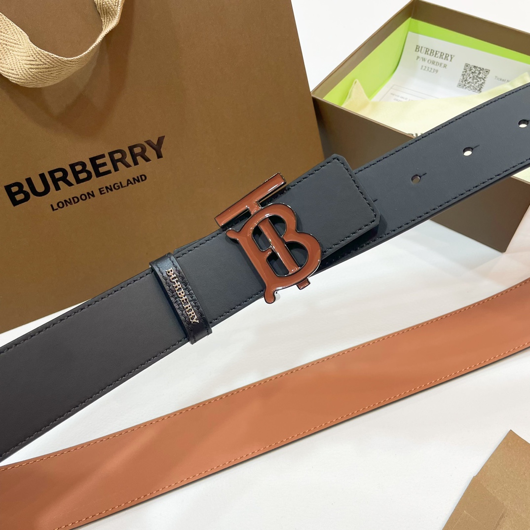 🐭原单burberry 新款TB标 相比较菲拉格慕和双G，这款皮带不容易撞车哦😊简单低调👀看细节、重点是