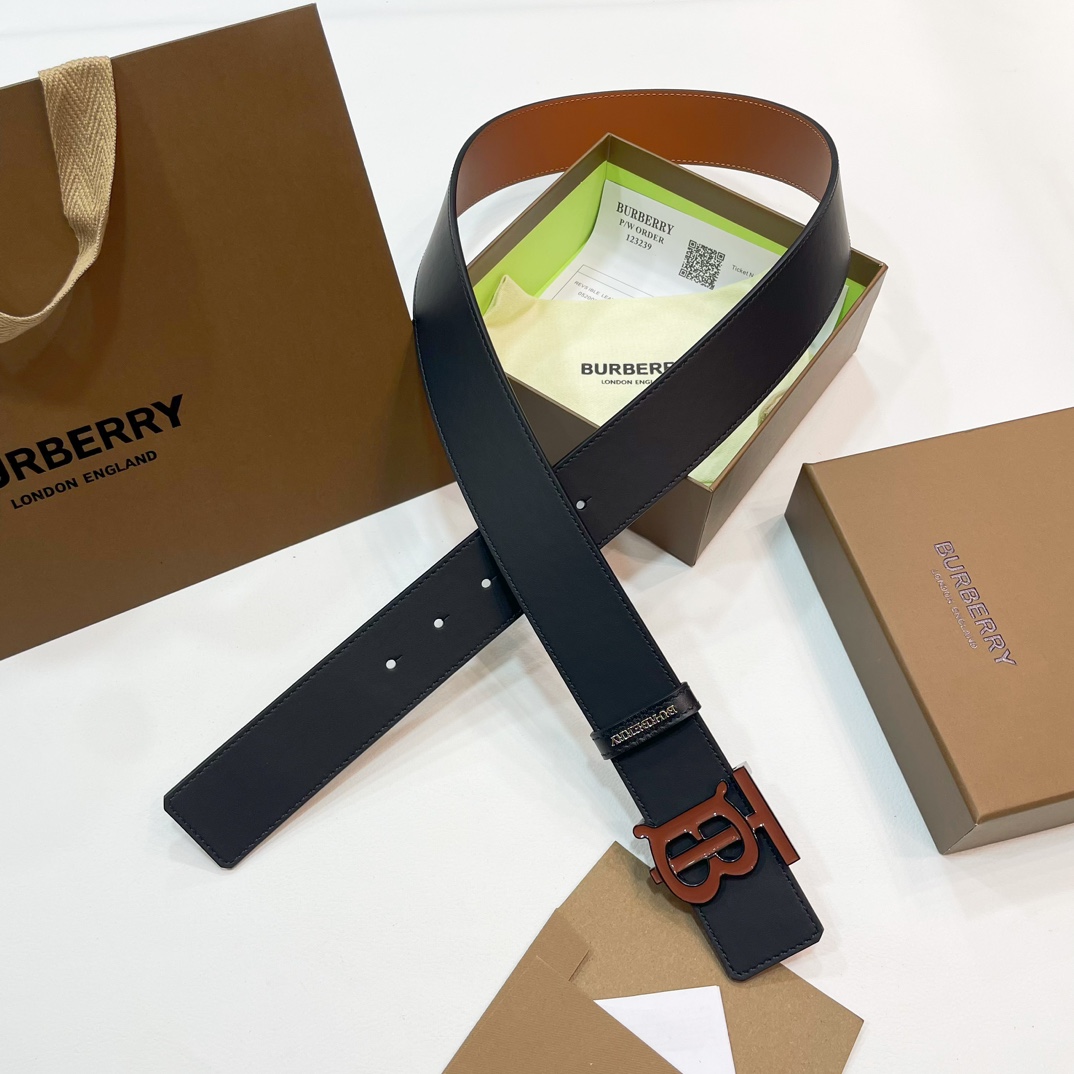 🐭原单burberry 新款TB标 相比较菲拉格慕和双G，这款皮带不容易撞车哦😊简单低调👀看细节、重点是