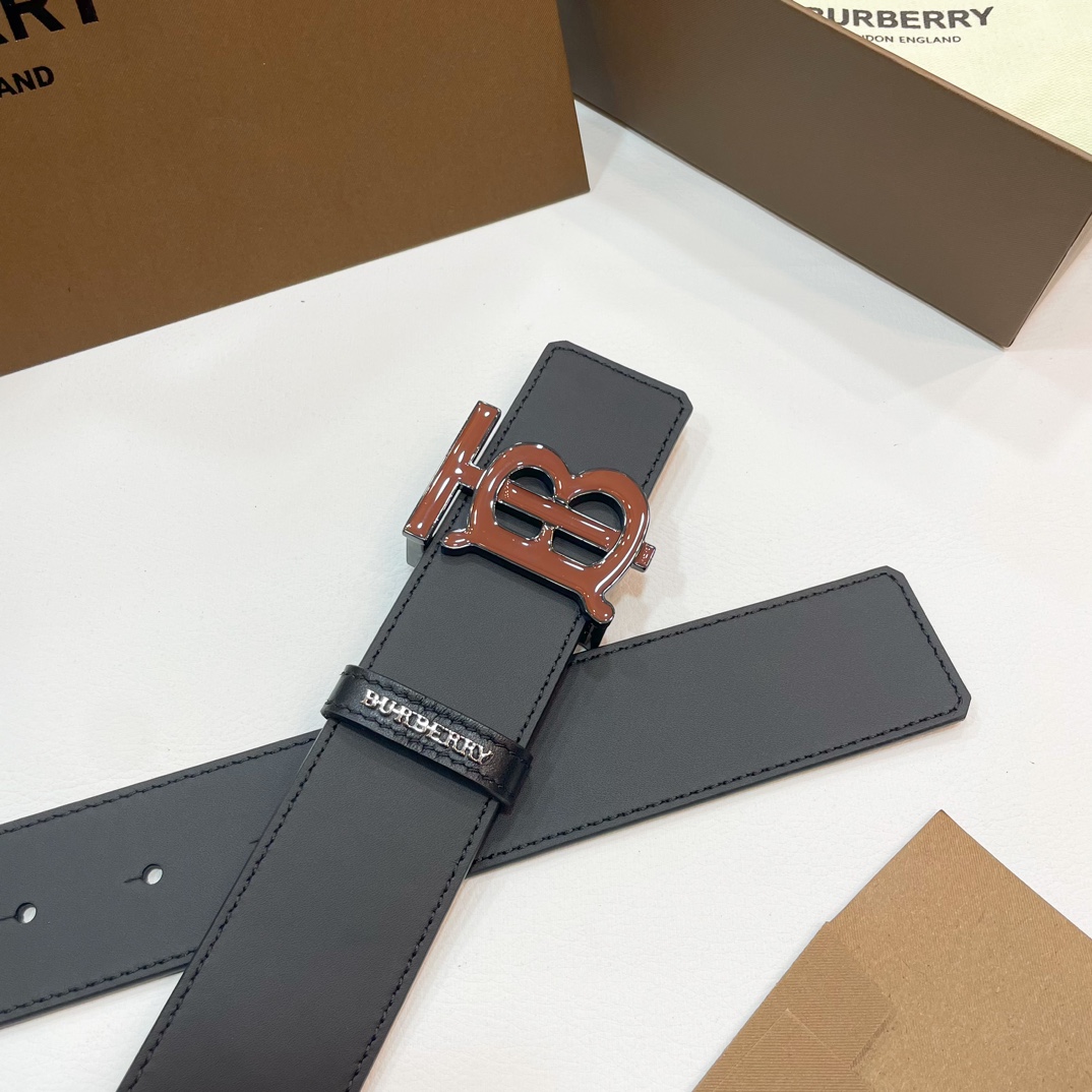 🐭原单burberry 新款TB标 相比较菲拉格慕和双G，这款皮带不容易撞车哦😊简单低调👀看细节、重点是