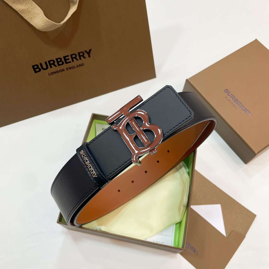 🐭原单burberry 新款TB标 相比较菲拉格慕和双G，这款皮带不容易撞车哦😊简单低调👀看细节、重点是