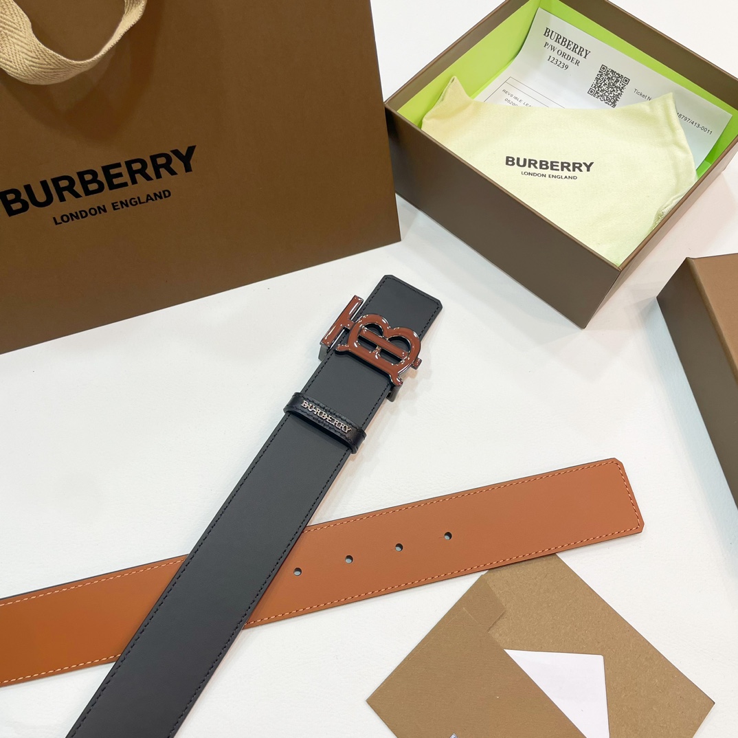 🐭原单burberry 新款TB标 相比较菲拉格慕和双G，这款皮带不容易撞车哦😊简单低调👀看细节、重点是