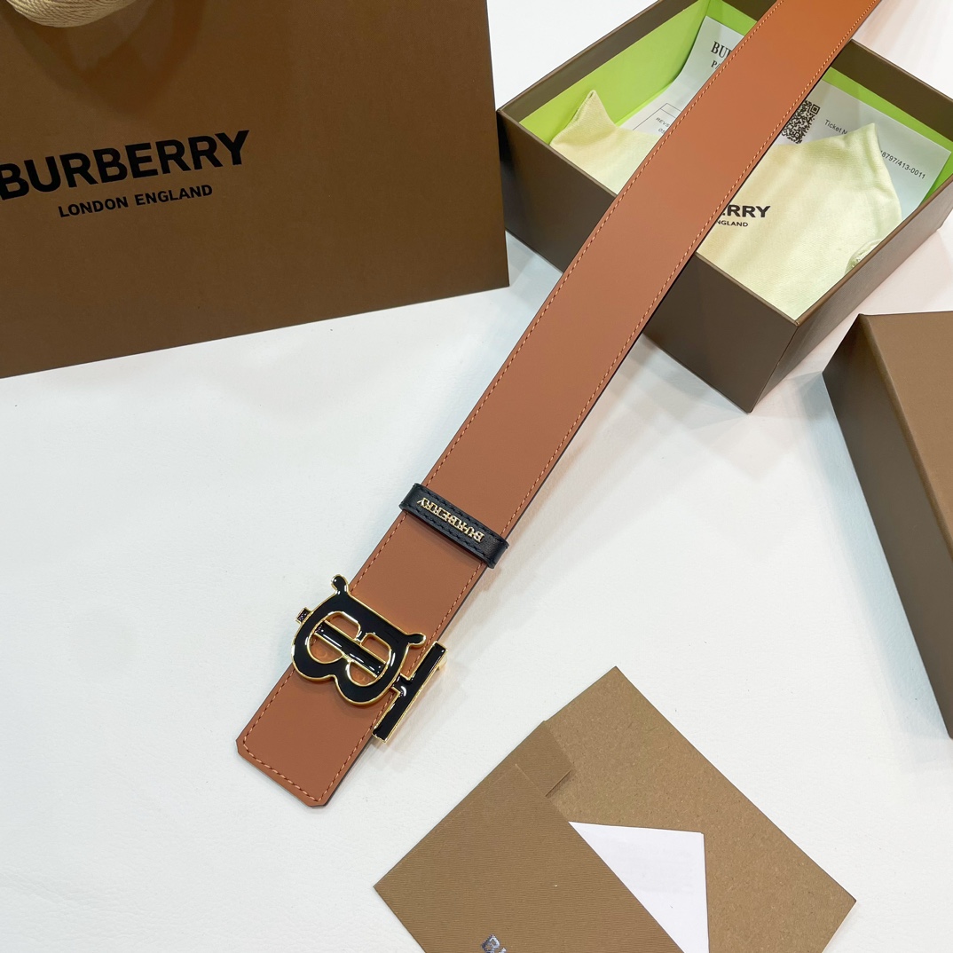 🐭原单burberry 新款TB标 相比较菲拉格慕和双G，这款皮带不容易撞车哦😊简单低调👀看细节、重点是