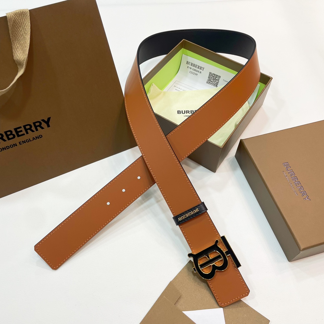 🐭原单burberry 新款TB标 相比较菲拉格慕和双G，这款皮带不容易撞车哦😊简单低调👀看细节、重点是