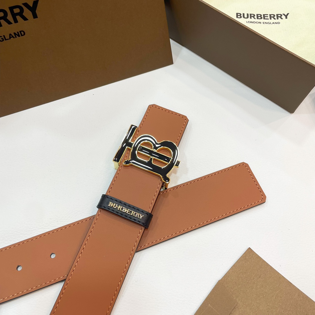 🐭原单burberry 新款TB标 相比较菲拉格慕和双G，这款皮带不容易撞车哦😊简单低调👀看细节、重点是