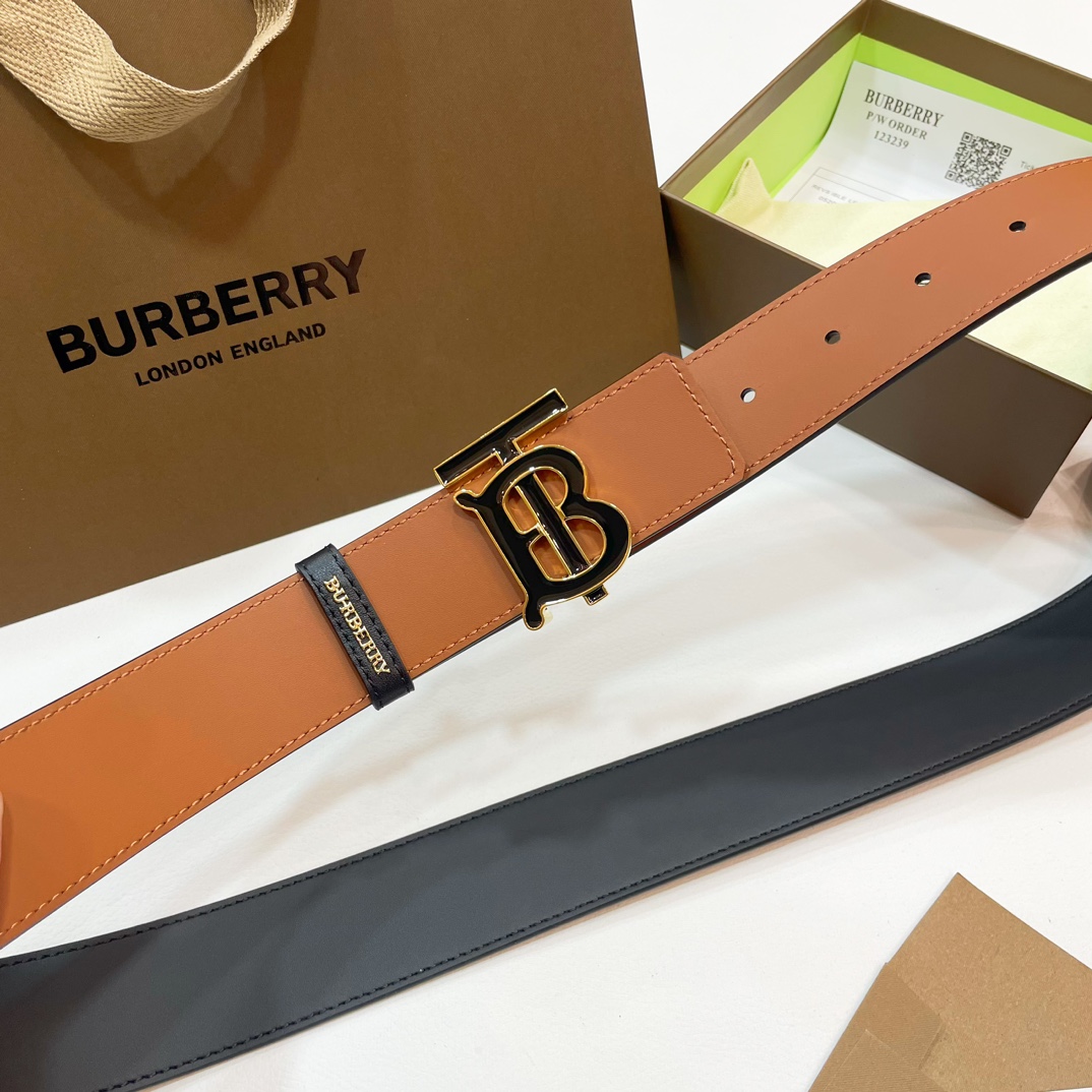 🐭原单burberry 新款TB标 相比较菲拉格慕和双G，这款皮带不容易撞车哦😊简单低调👀看细节、重点是