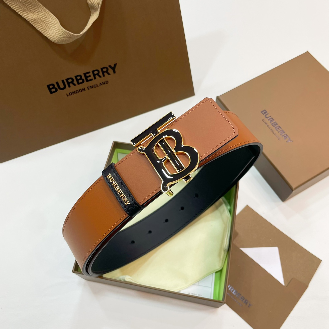 🐭原单burberry 新款TB标 相比较菲拉格慕和双G，这款皮带不容易撞车哦😊简单低调👀看细节、重点是