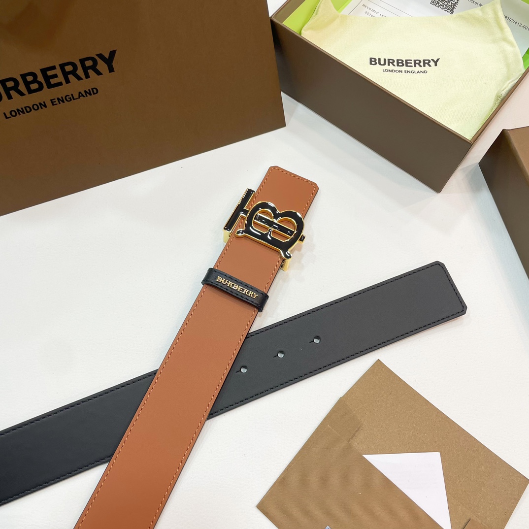 🐭原单burberry 新款TB标 相比较菲拉格慕和双G，这款皮带不容易撞车哦😊简单低调👀看细节、重点是