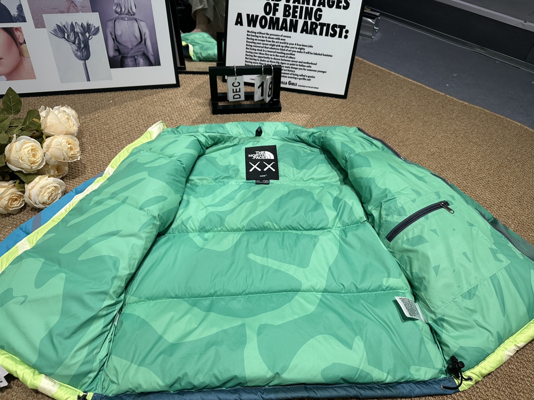 绿色 TNFx KAWS 北面联名96款