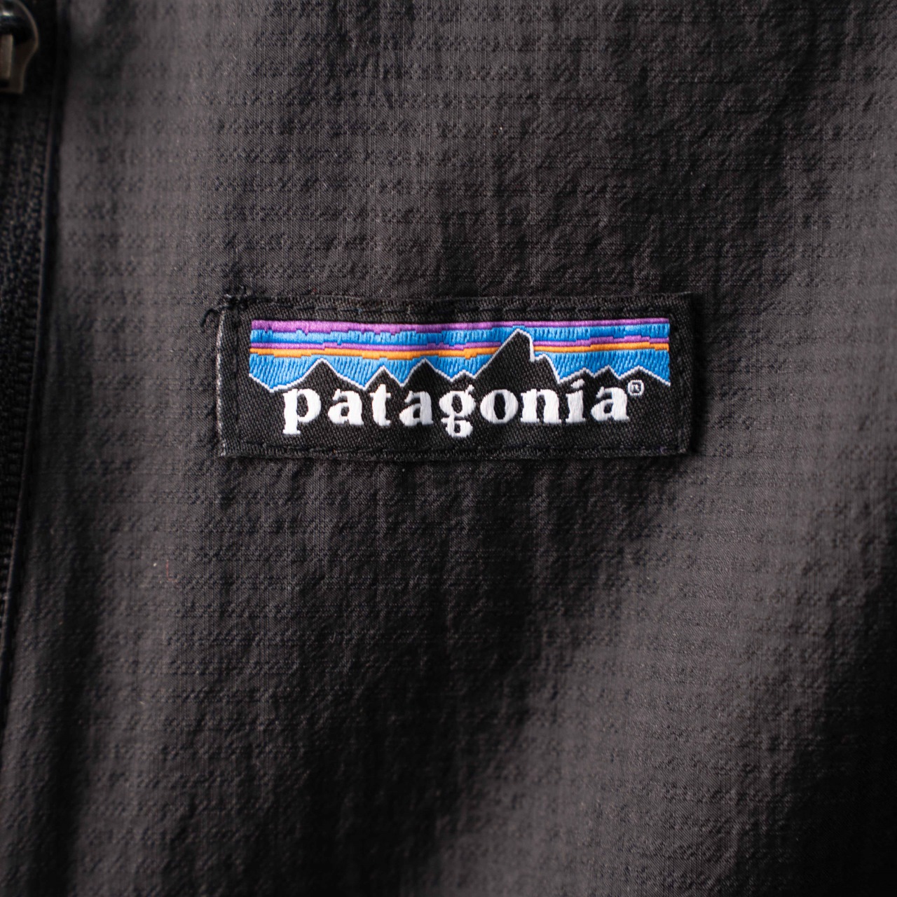 工厂直供💰150

patagonia丨巴塔哥尼亚小标连帽防晒服

配色：黑色 灰色
尺码：S-XXL