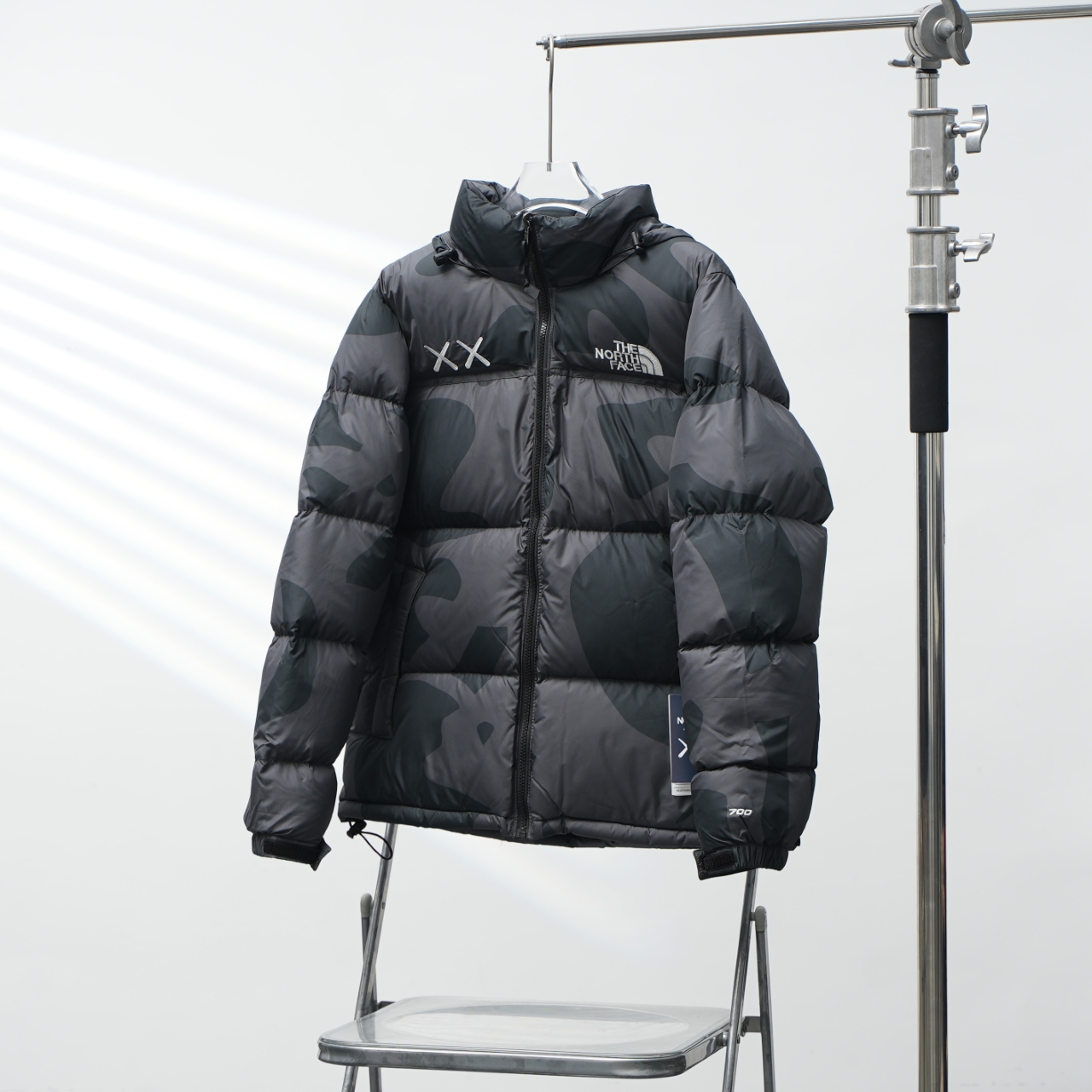 P460




TNF丨北面XX KAWS联名1996羽绒服

配色：黑色
尺码：XS-XXL