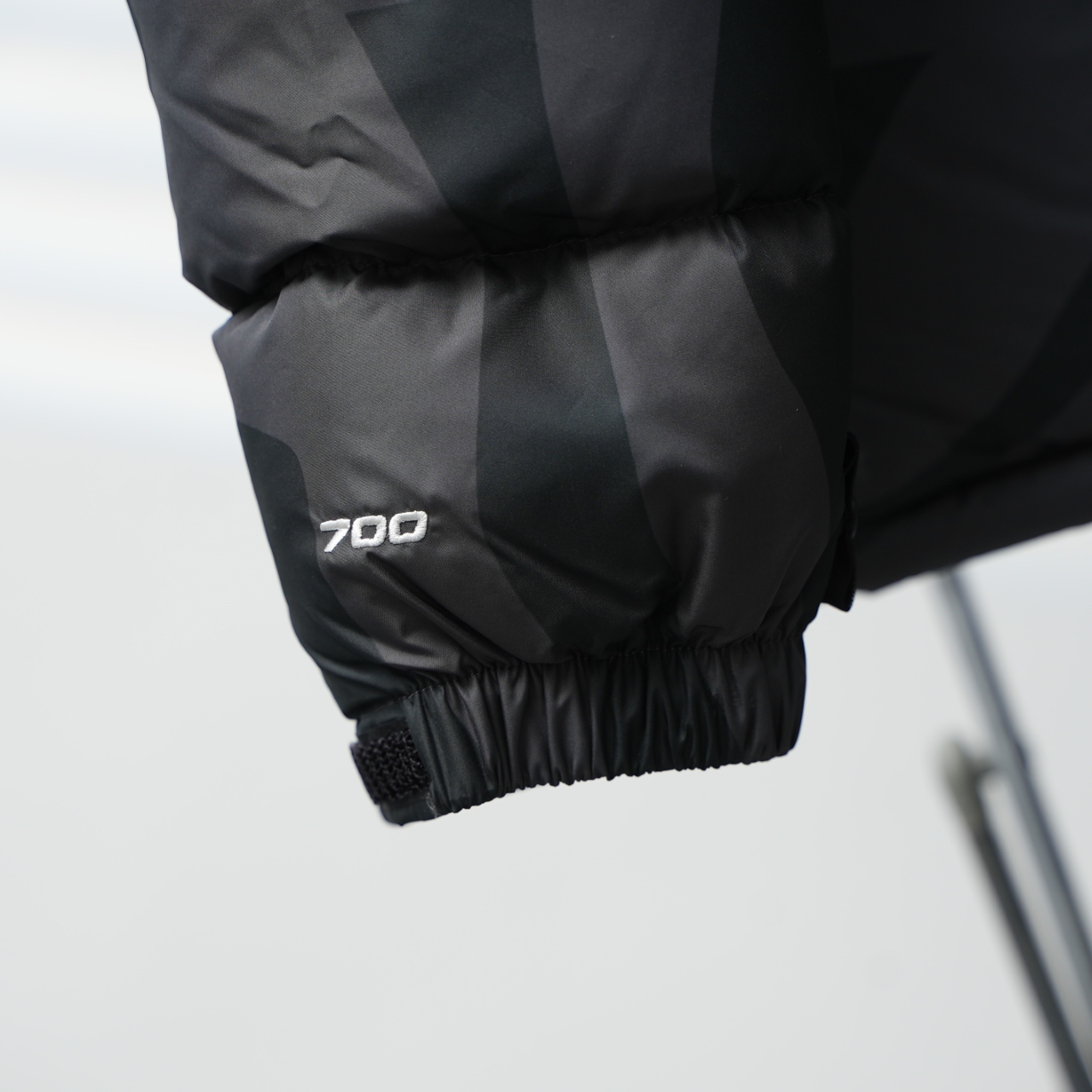 P460
TNF丨北面XX KAWS联名1996羽绒服
配色:黑色
尺码:XS-XXL