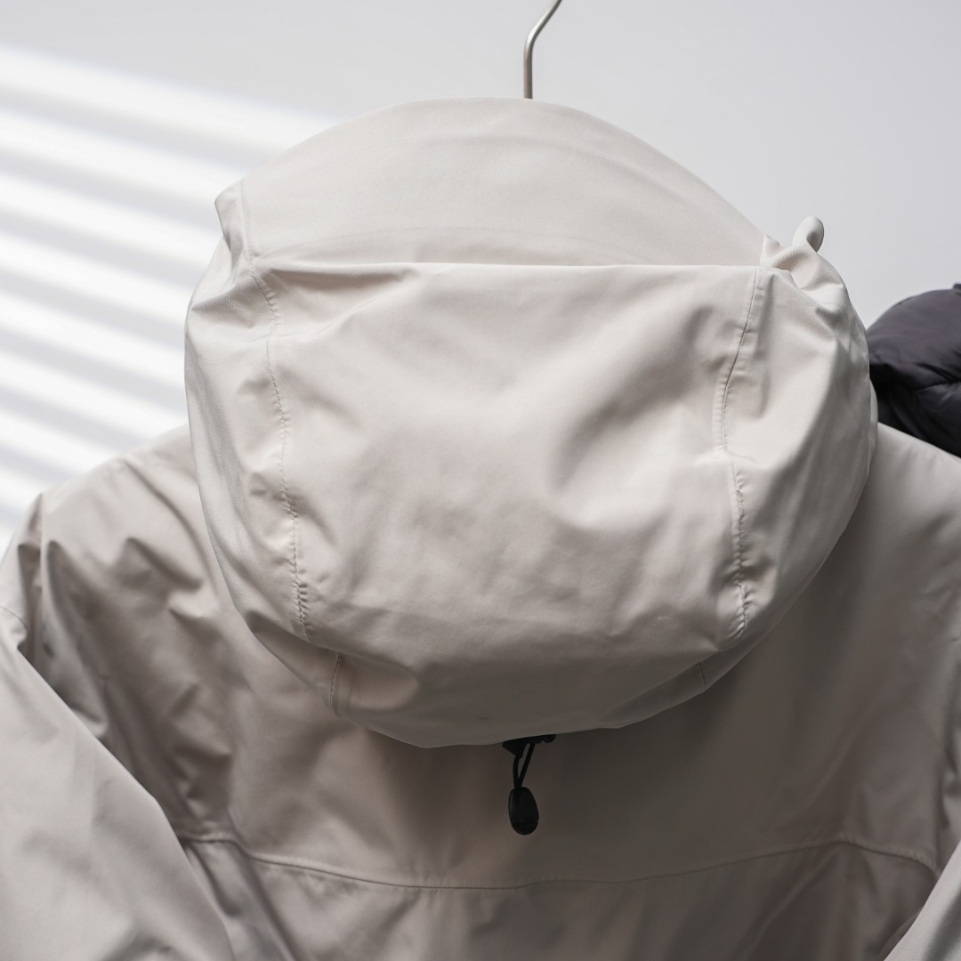 市售最高版本 现货供应 鹅绒版🔥 工厂直供 💰380
Arc&lsquo;teryx丨始祖鸟买菜三合一连帽羽绒服

颜色：暖石灰
尺码：L-4XL