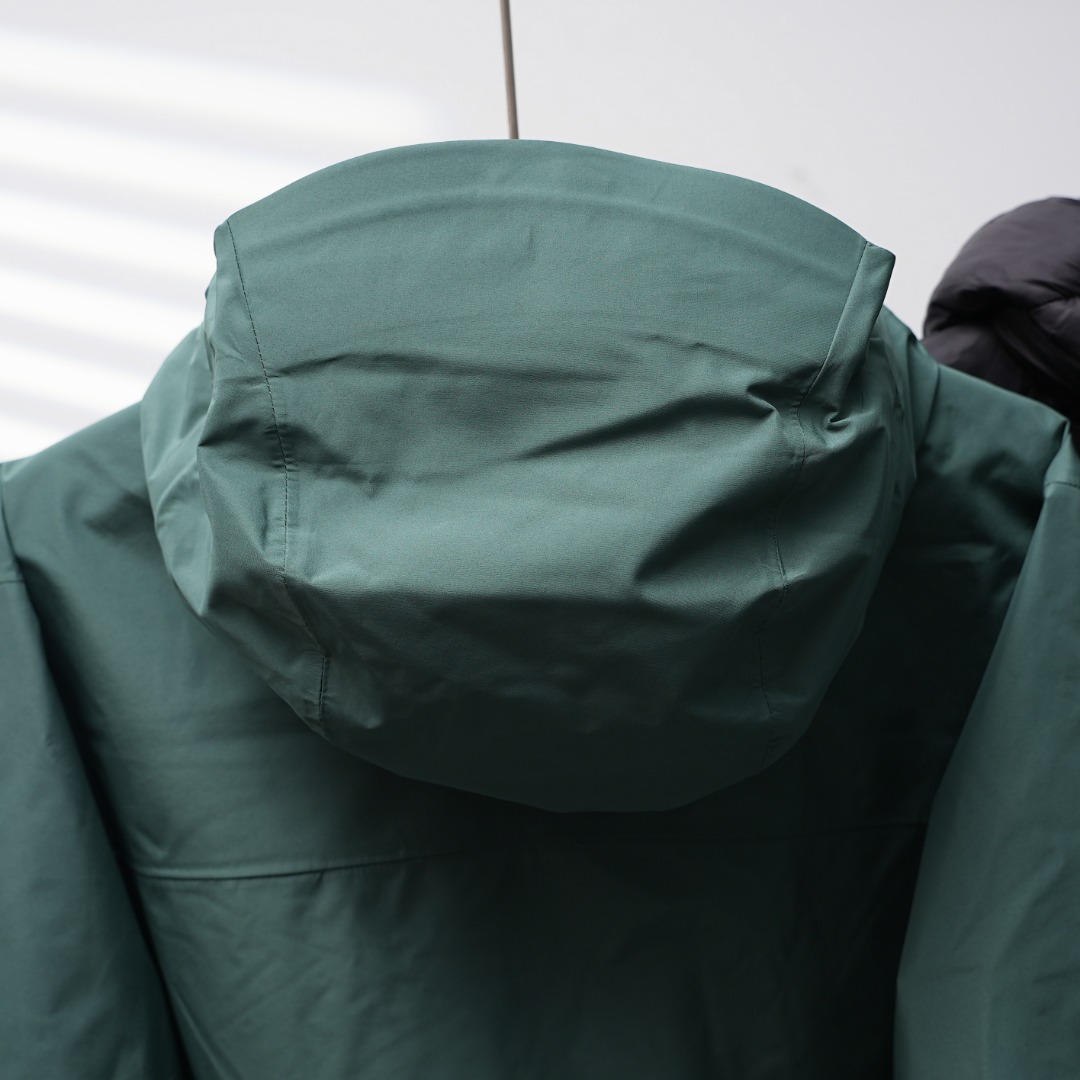 市售最高版本 现货供应 鹅绒版🔥 工厂直供 💰380
Arc&lsquo;teryx丨始祖鸟买菜三合一连帽羽绒服

颜色：车厢绿
尺码：L-4XL