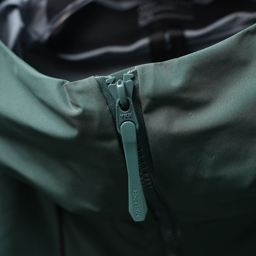 市售最高版本 现货供应 鹅绒版🔥 工厂直供 💰380
Arc&lsquo;teryx丨始祖鸟买菜三合一连帽羽绒服

颜色：车厢绿
尺码：L-4XL