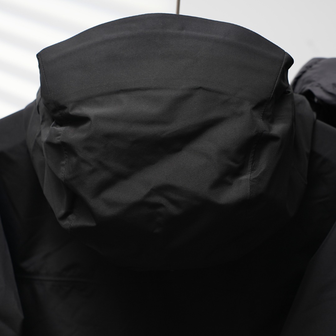 市售最高版本 现货供应 鹅绒版🔥 工厂直供 💰380
Arc&lsquo;teryx丨始祖鸟买菜三合一连帽羽绒服

颜色：黑色
尺码：L-4XL