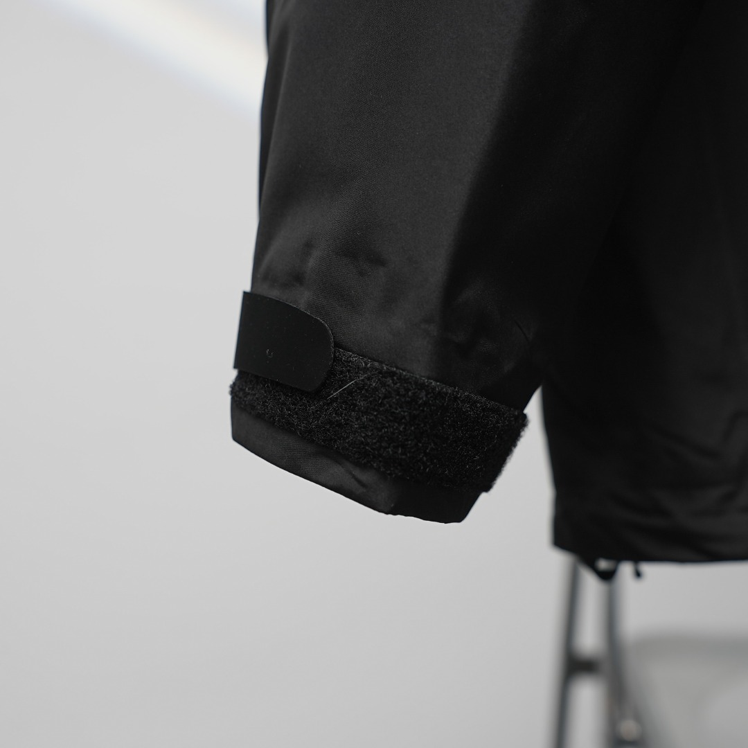 市售最高版本 现货供应 鹅绒版🔥 工厂直供 💰380
Arc&lsquo;teryx丨始祖鸟买菜三合一连帽羽绒服

颜色：黑色
尺码：L-4XL