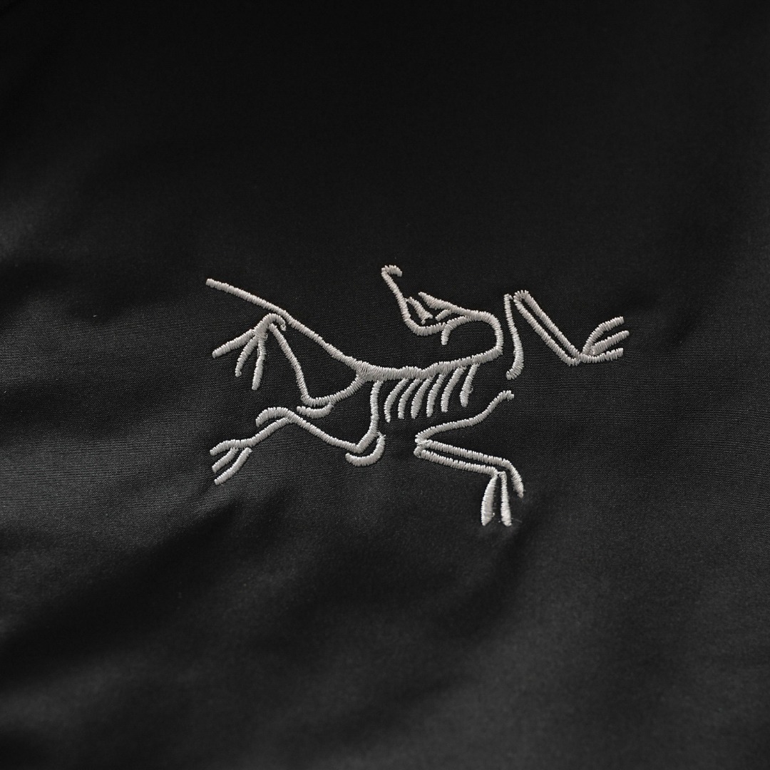 市售最高版本 现货供应 鹅绒版🔥 工厂直供 💰380
Arc&lsquo;teryx丨始祖鸟买菜三合一连帽羽绒服

颜色：黑色
尺码：L-4XL