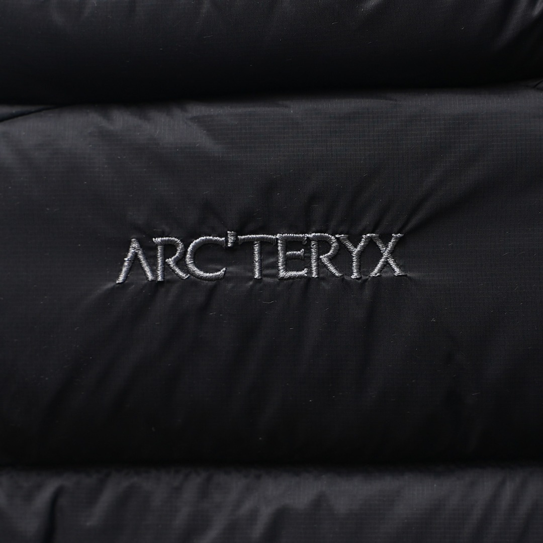 市售最高版本 现货供应 鹅绒版🔥 工厂直供💰320
Arc&lsquo;teryx丨始祖鸟Cerium Vest排骨鹅绒马甲

配色：黑色
尺码：S-XXL