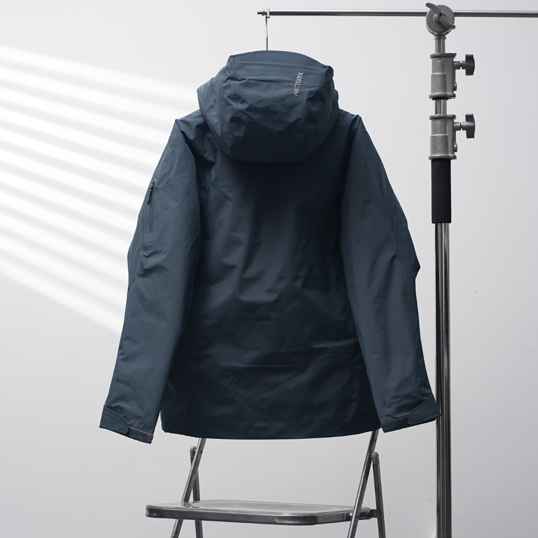 市售最高版本 现货供应 鹅绒版🔥 工厂直供💰620
Arc&lsquo;teryx丨始祖鸟顶级Macai买菜顶级连帽鹅绒服

配色：海王星蓝
尺码：S-XXL