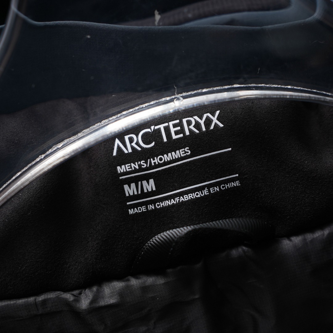 市售最高版本 现货供应 鹅绒版🔥 工厂直供💰620
Arc&lsquo;teryx丨始祖鸟顶级Macai买菜顶级连帽鹅绒服

配色：海王星蓝
尺码：S-XXL