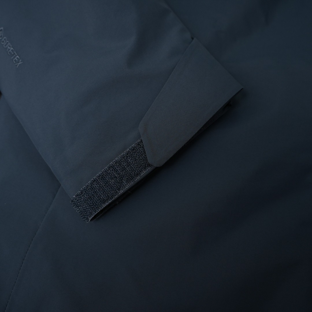 市售最高版本 现货供应 鹅绒版🔥 工厂直供💰620
Arc&lsquo;teryx丨始祖鸟顶级Macai买菜顶级连帽鹅绒服

配色：海王星蓝
尺码：S-XXL