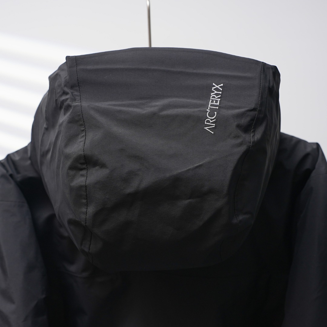 市售最高版本 现货供应 鹅绒版🔥 工厂直供💰620
Arc&lsquo;teryx丨始祖鸟顶级Macai买菜顶级连帽鹅绒服

配色：黑色
尺码：S-XXL